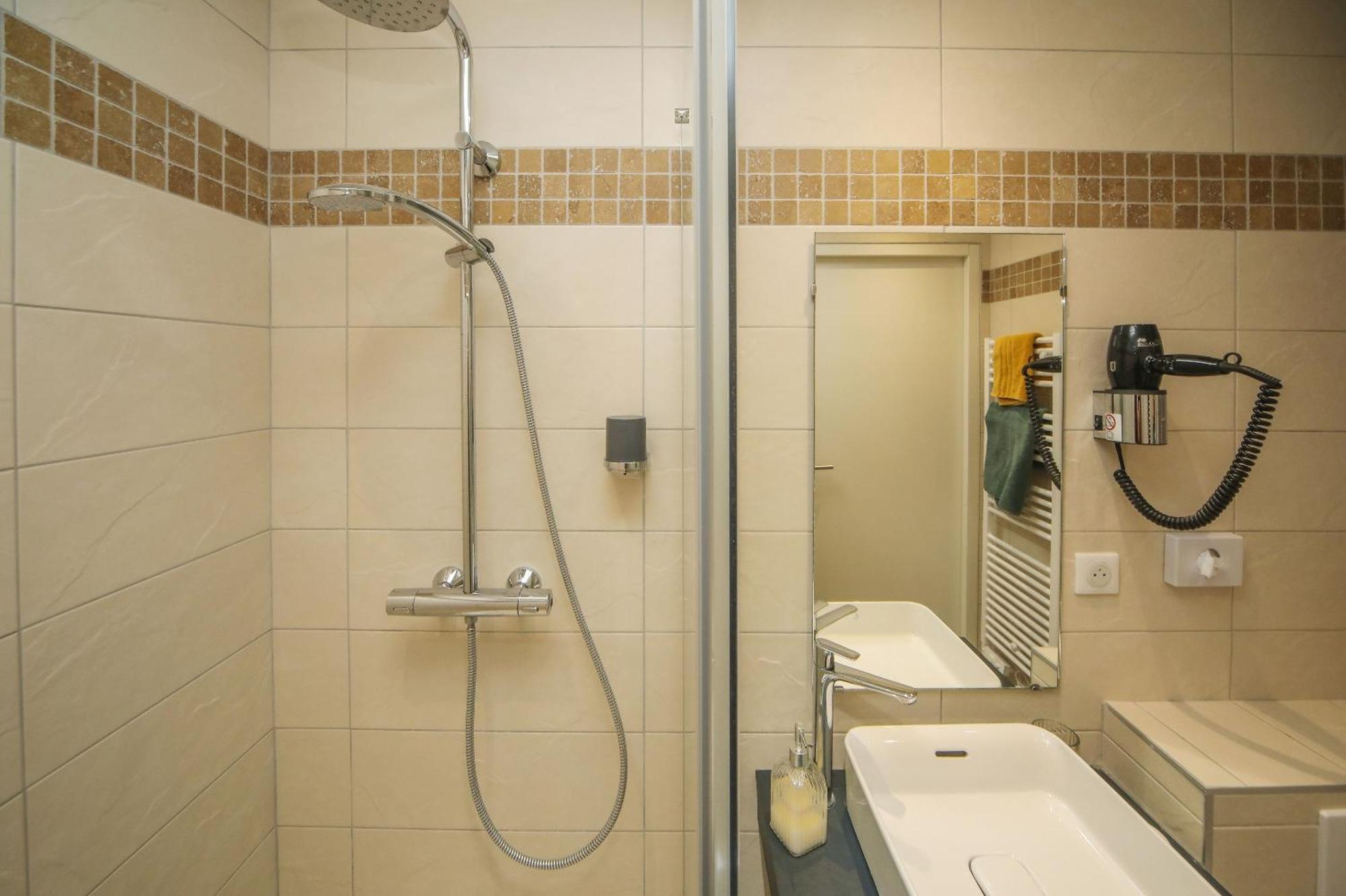 Hotel O Chiroulet Bagneres-de-Bigorre Bagian luar foto